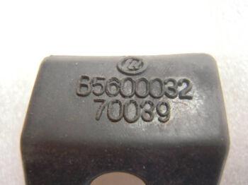 Отбойник крышки багажника правый (ЦС) Оригинал B5600032