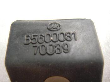 Отбойник крышки багажника левый (ЦС) Оригинал B5600031