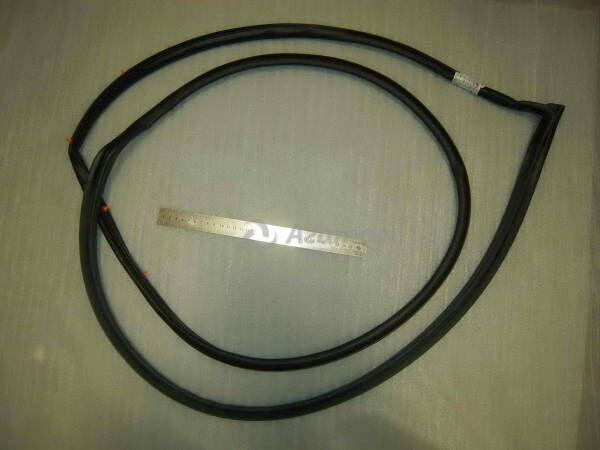 Уплотнитель капота передний лифан x60. Уплотнитель лобового стекла лифан х60. 6107102xkq00a haval уплотнитель стекла двери передней левой внешний. Уплотнитель двери лифан х60. Lifan x60 уплотнитель стекла передней двери.